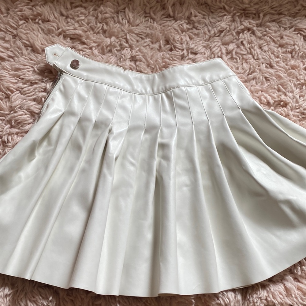 Elegant White Pleated Skirt